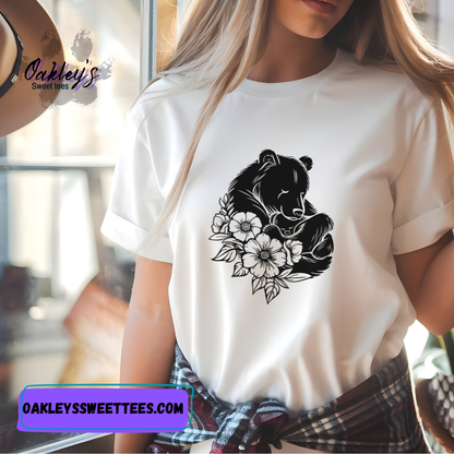 Mama Bear snuggles | Tee